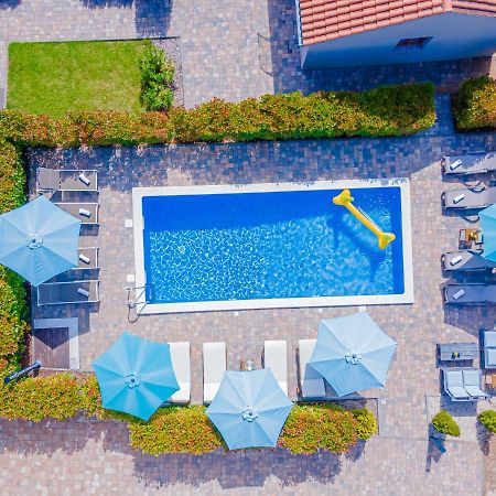 Guest House Flora Pazin Exterior photo