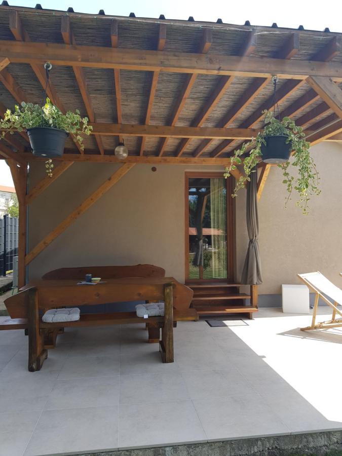 Guest House Flora Pazin Exterior photo