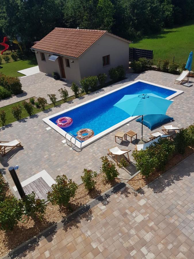 Guest House Flora Pazin Exterior photo