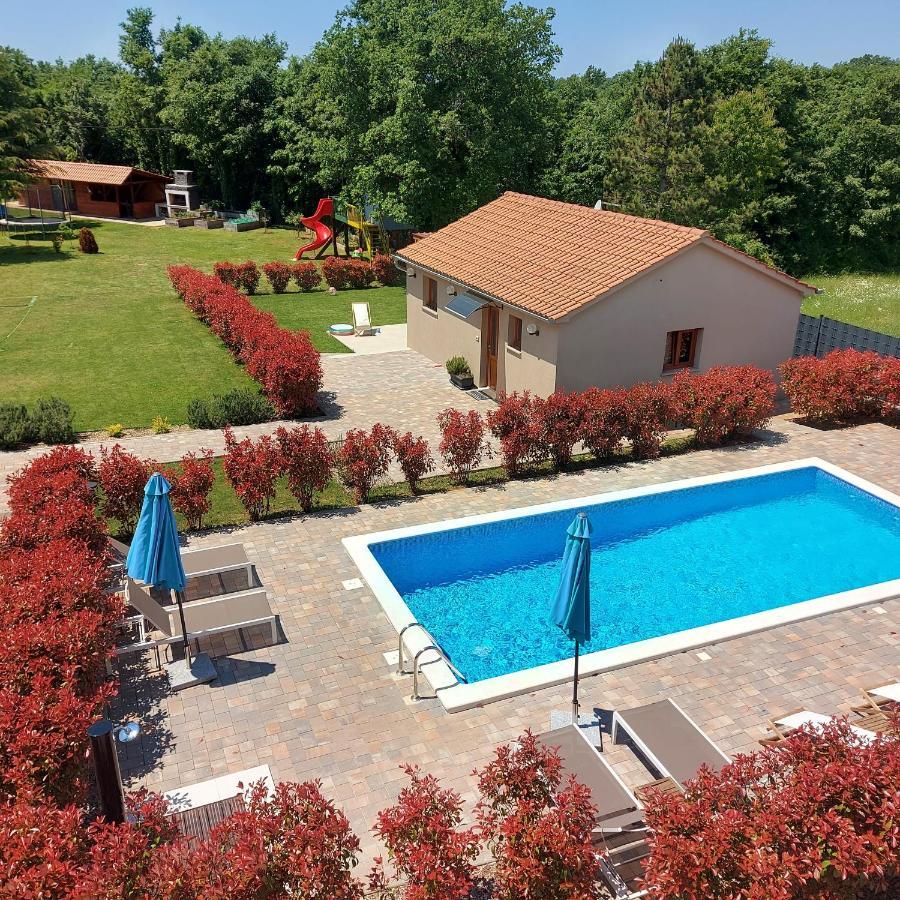 Guest House Flora Pazin Exterior photo