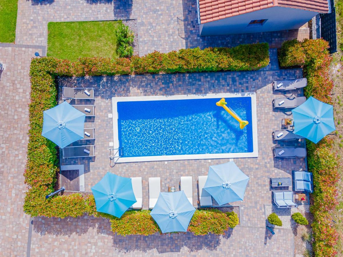 Guest House Flora Pazin Exterior photo