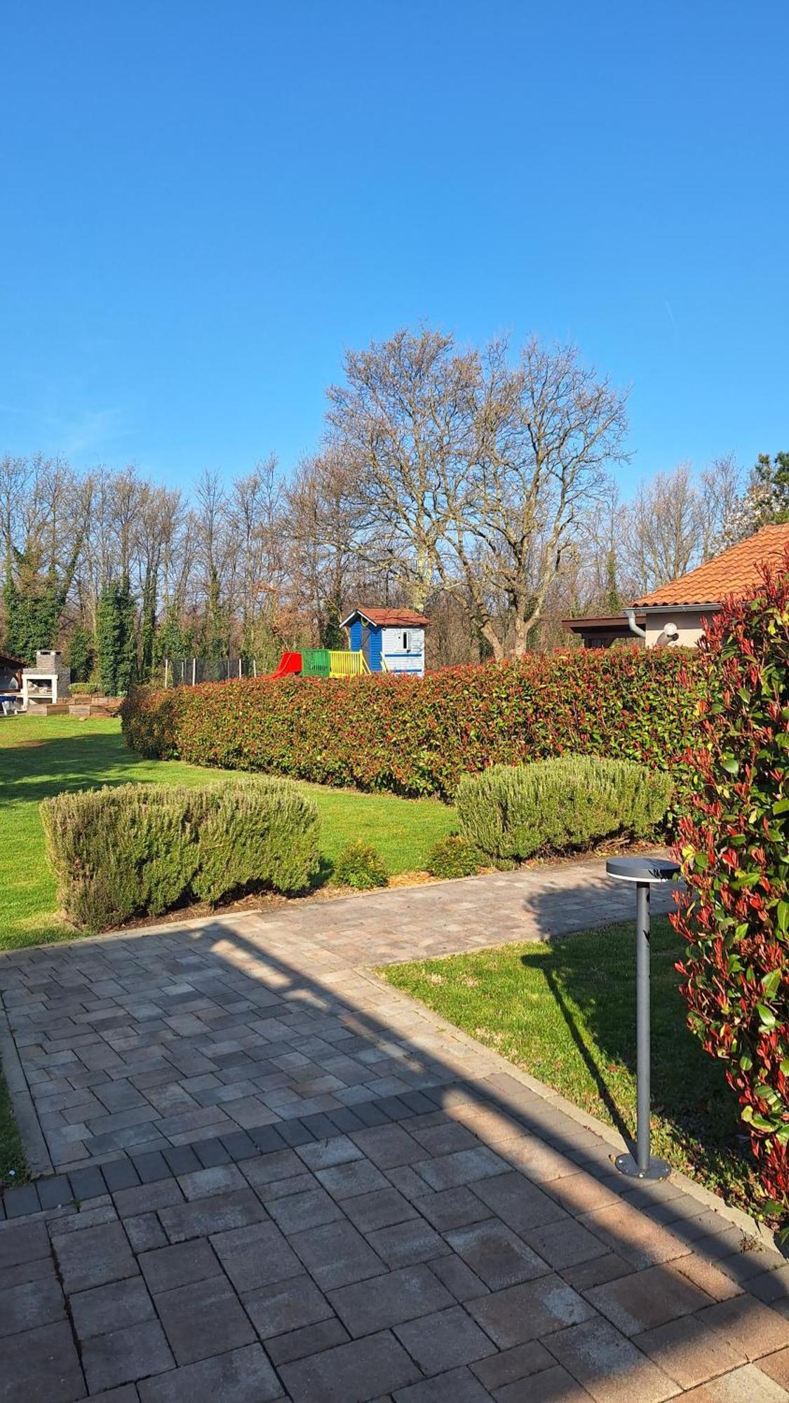 Guest House Flora Pazin Exterior photo