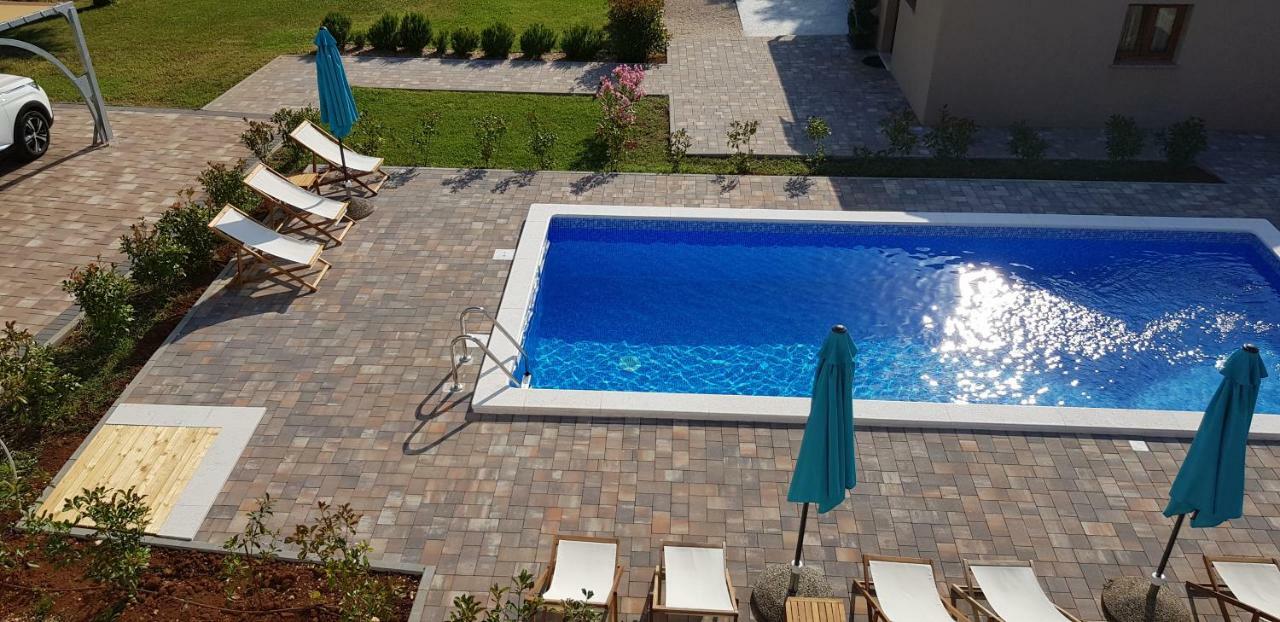 Guest House Flora Pazin Exterior photo